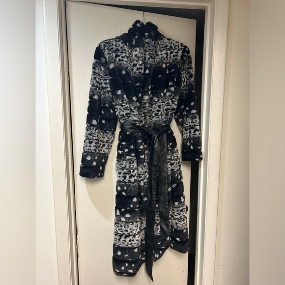 Hutch fur coat. - Picture 1 of 2
